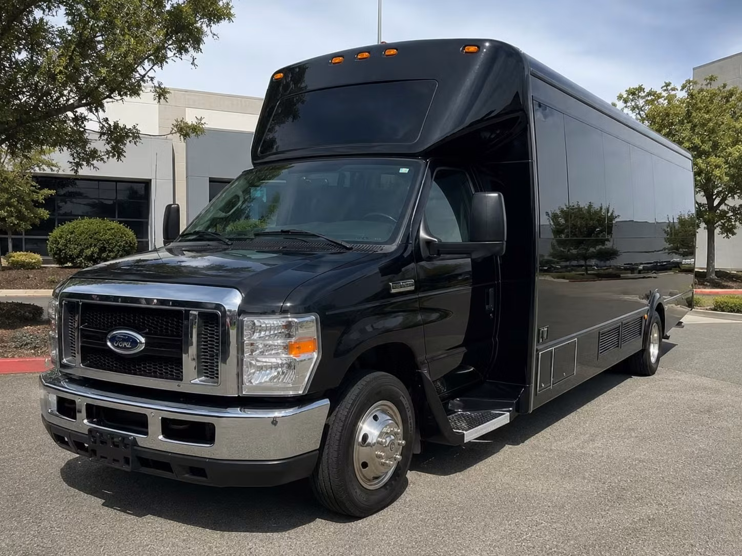 party buses for riverside prom nights that keep the energy going all night long